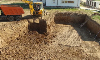 Рытье котлованов под фундамент в Астрахани – цена от 2595 руб. за м3 | 2Землекопа-Стр