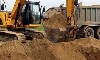 Выкопать яму экскаватором в Астрахани от 935 руб. - 2Землекопа-Стр