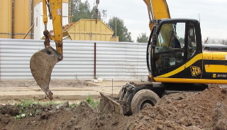 Выкопать яму экскаватором в Астрахани от 935 руб. - 2Землекопа-Стр